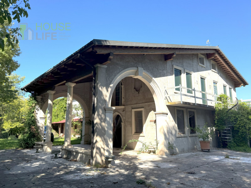 FARA VICENTINO: proprietà agricola di 5 ettari, in splendida posizione collinare con vigneto prod...