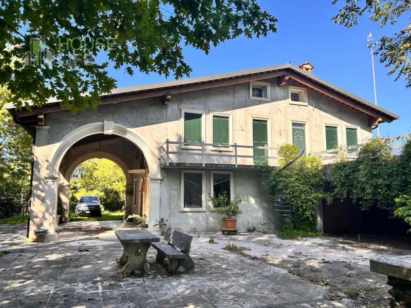 FARA VICENTINO: proprietà agricola di 5 ettari, in splendida posizione collinare con vigneto prod...