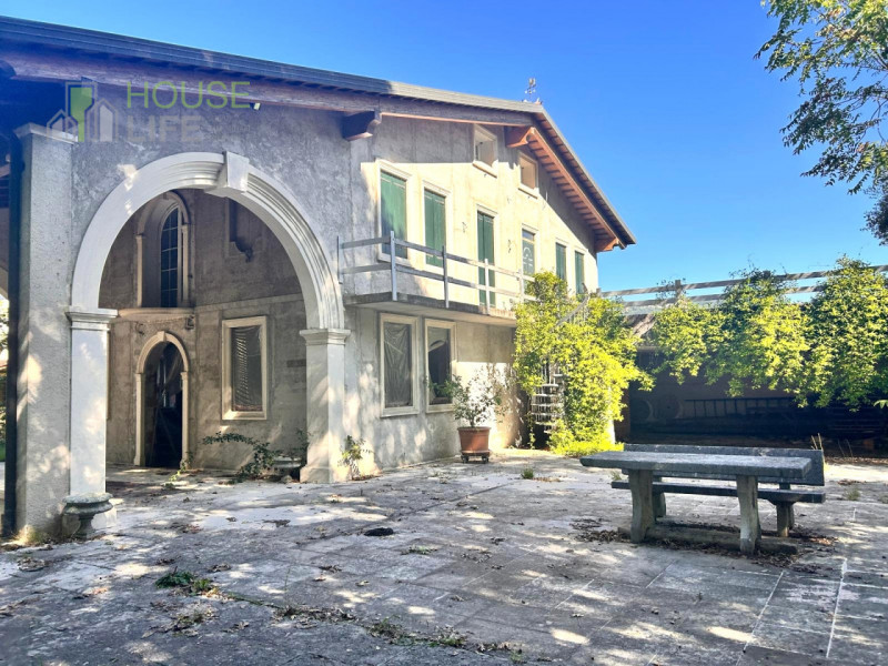 FARA VICENTINO: proprietà agricola di 5 ettari, in splendida posizione collinare con vigneto prod...