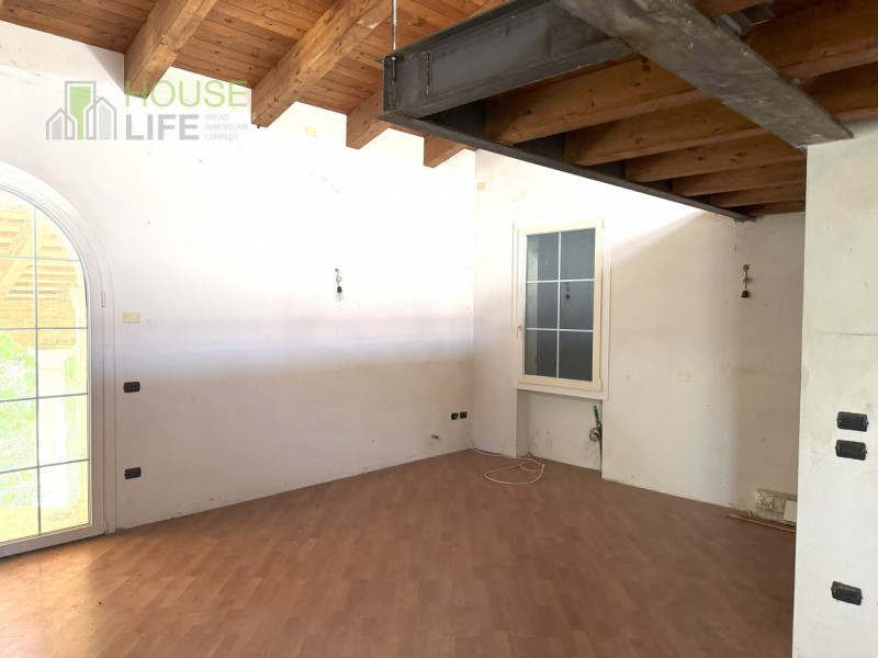 FARA VICENTINO: proprietà agricola di 5 ettari, in splendida posizione collinare con vigneto prod...