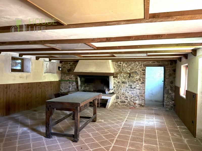 FARA VICENTINO: proprietà agricola di 5 ettari, in splendida posizione collinare con vigneto prod...