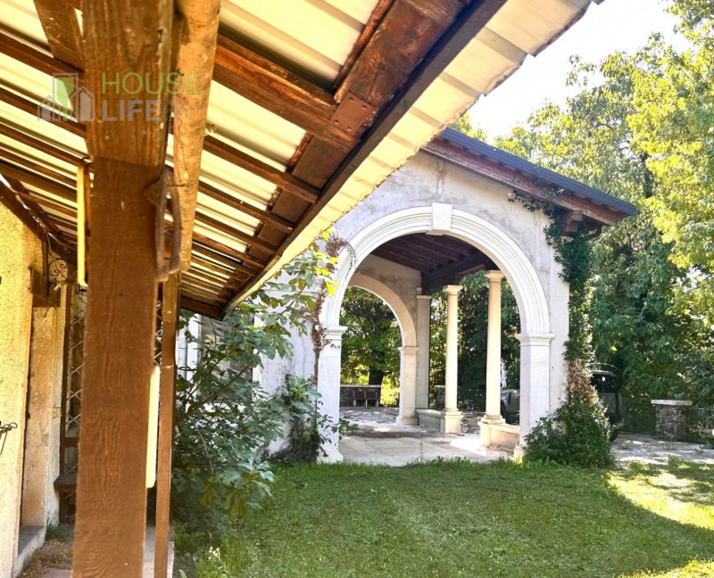 FARA VICENTINO: proprietà agricola di 5 ettari, in splendida posizione collinare con vigneto prod...