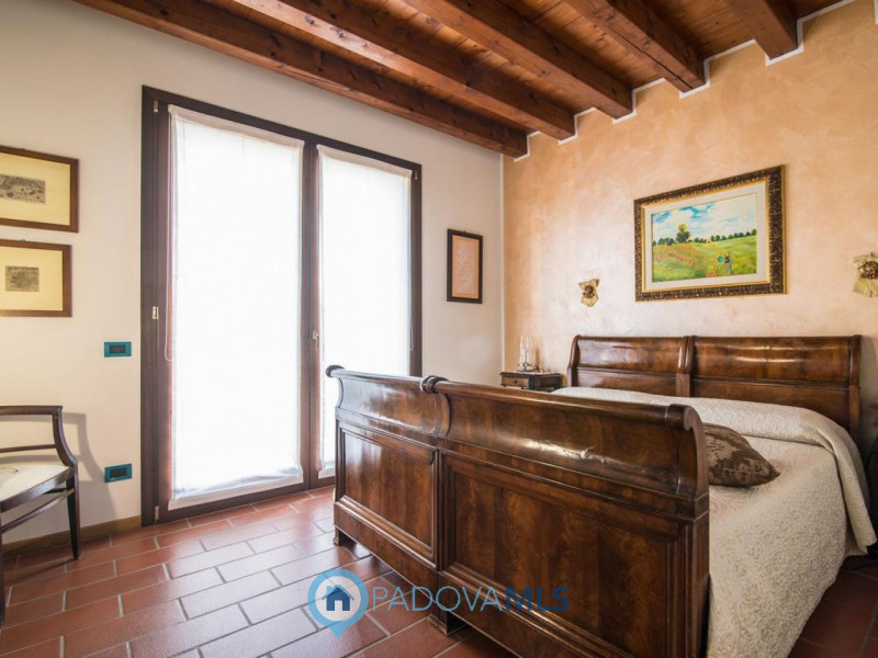 Immobile in esclusiva al Gruppo Padova MLS
Villa singola di pregio a Bragni Cadoneghe, caratteriz...