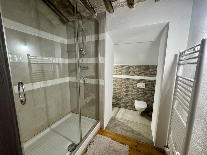 COMPOSIZIONE:
Proponiamo in vendita bellissimo rustico, completamente ristrutturato, armoniosamen...