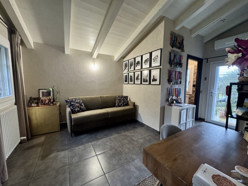 COMPOSIZIONE:
Proponiamo in vendita bellissimo rustico, completamente ristrutturato, armoniosamen...