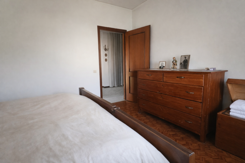 Nel comune di Bovolenta, al confine con Polverara, proponiamo casa singola con ampi spazi esterni...