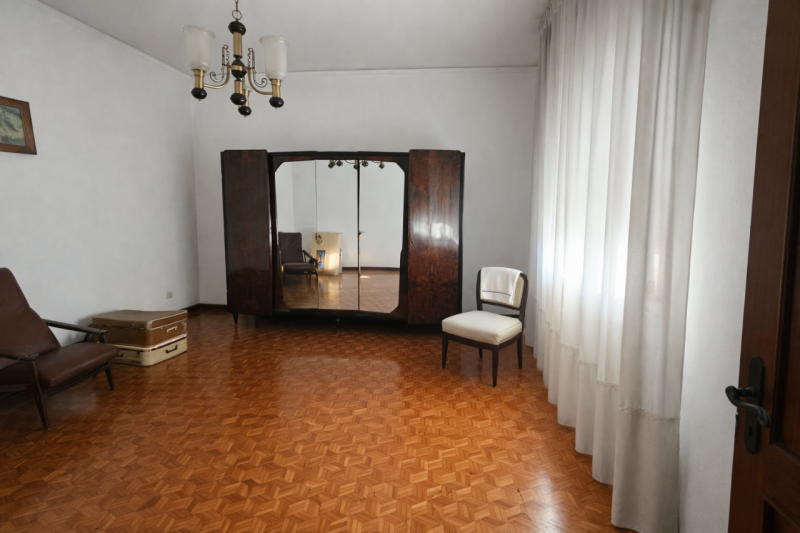 Nel comune di Bovolenta, al confine con Polverara, proponiamo casa singola con ampi spazi esterni...