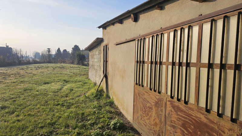 Nel comune di Bovolenta, al confine con Polverara, proponiamo casa singola con ampi spazi esterni...