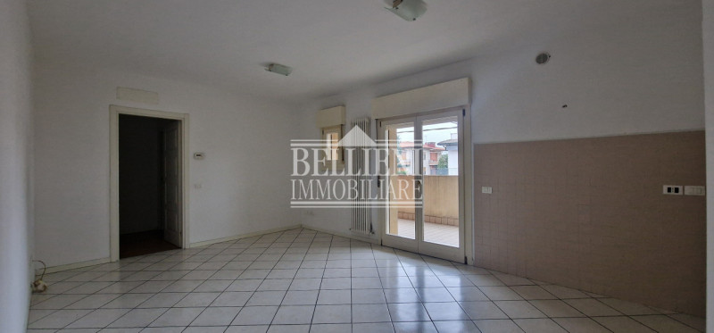 ZONA SAN BORTOLO - Proponiamo in vendita graziosa soluzione al piano primo, con terrazza abitabil...