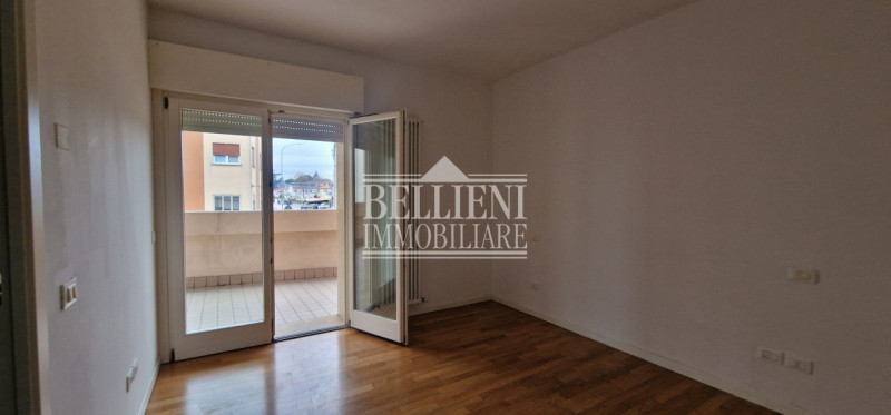 ZONA SAN BORTOLO - Proponiamo in vendita graziosa soluzione al piano primo, con terrazza abitabil...