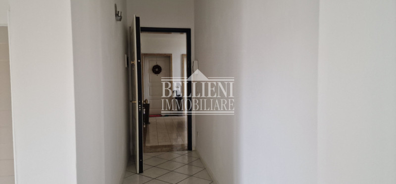 ZONA SAN BORTOLO - Proponiamo in vendita graziosa soluzione al piano primo, con terrazza abitabil...