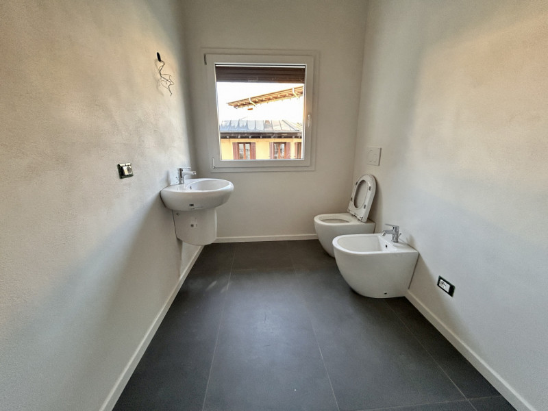 Se cerchi un angolo esclusivo a pochi passi dal centro storico di Vicenza, questo elegante appart...