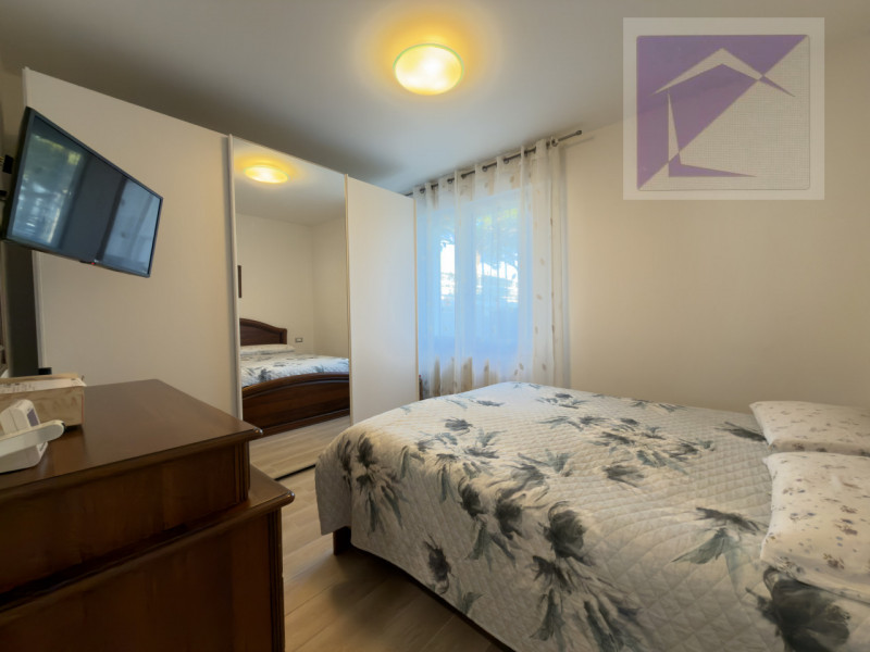 A brevissima distanza dalla spiaggia, appena 200 metri, proponiamo un appartamento al piano terra...