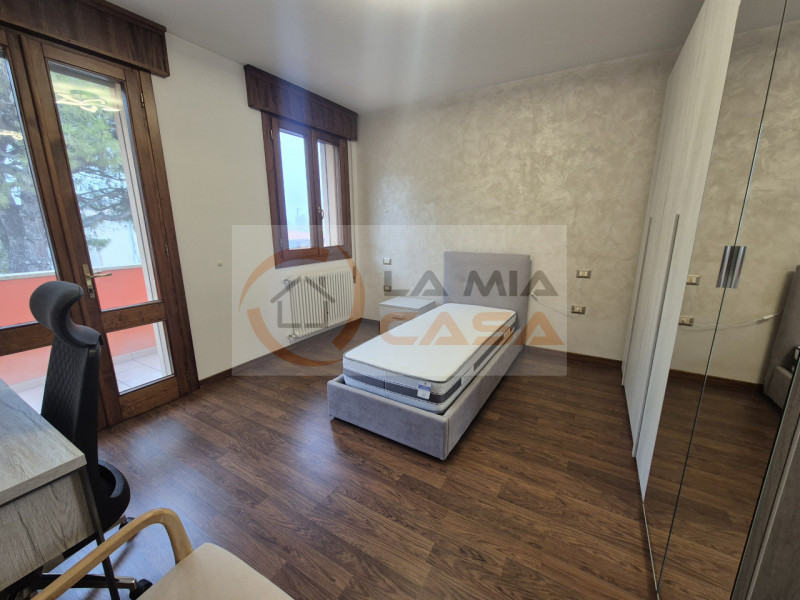 Il presente annuncio è rivolto a persone con contratto di lavoro a tempo indeterminato e referenz...