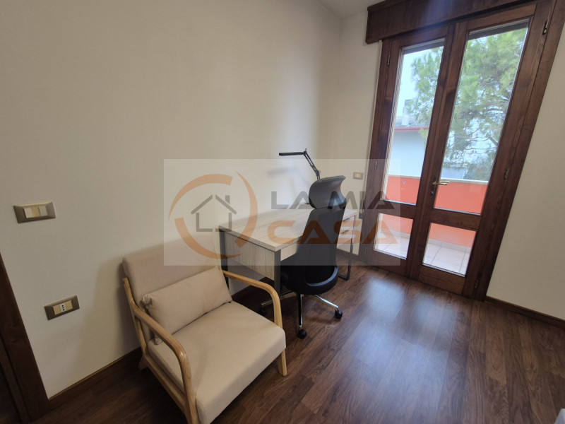 Il presente annuncio è rivolto a persone con contratto di lavoro a tempo indeterminato e referenz...