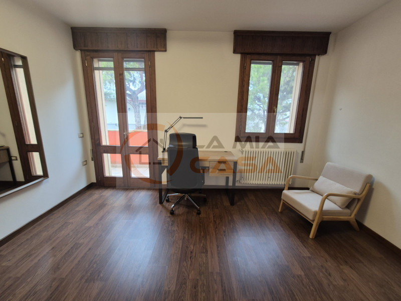 Il presente annuncio è rivolto a persone con contratto di lavoro a tempo indeterminato e referenz...