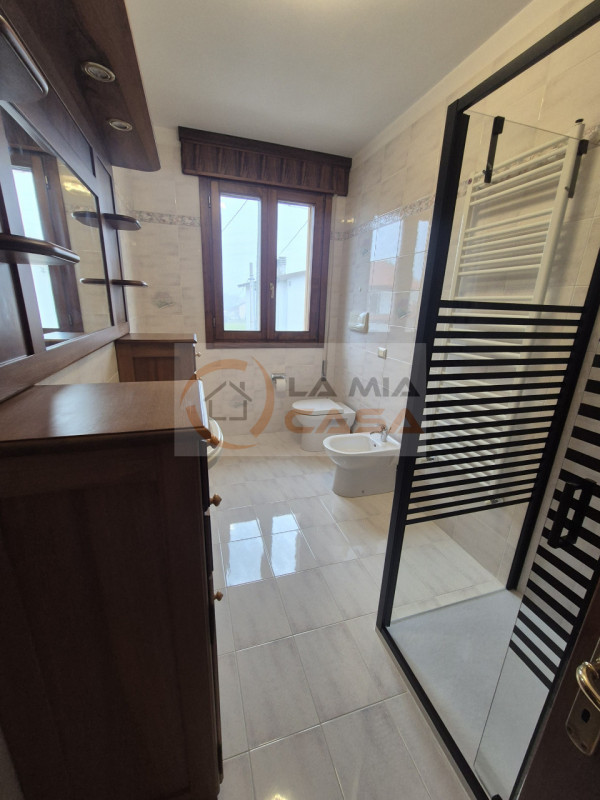 Il presente annuncio è rivolto a persone con contratto di lavoro a tempo indeterminato e referenz...