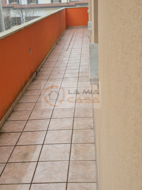 Il presente annuncio è rivolto a persone con contratto di lavoro a tempo indeterminato e referenz...