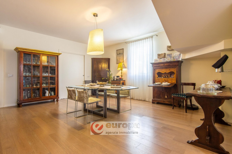 VICENZA semicentro, in zona "VILLA BERICA", a due passi da Corso Padova e chiesa Sant'Andrea, si ...