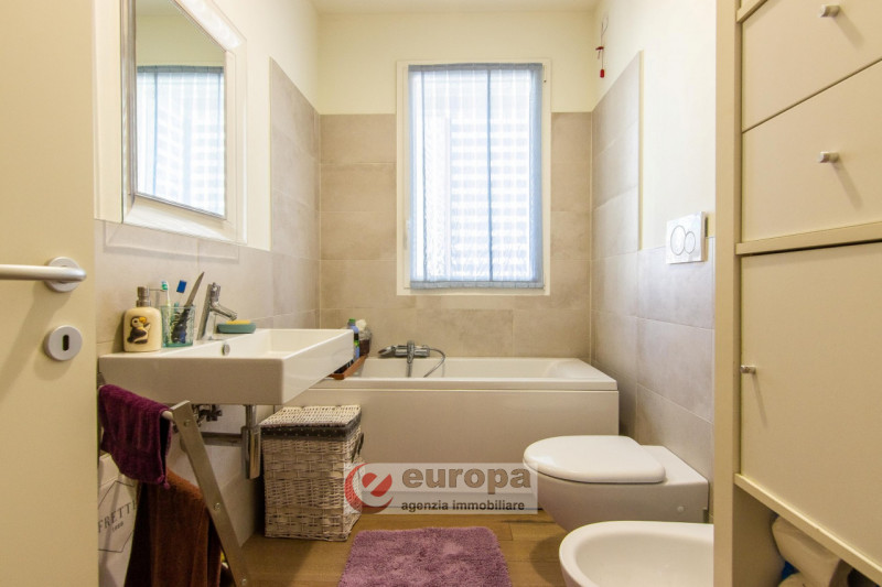 VICENZA semicentro, in zona "VILLA BERICA", a due passi da Corso Padova e chiesa Sant'Andrea, si ...