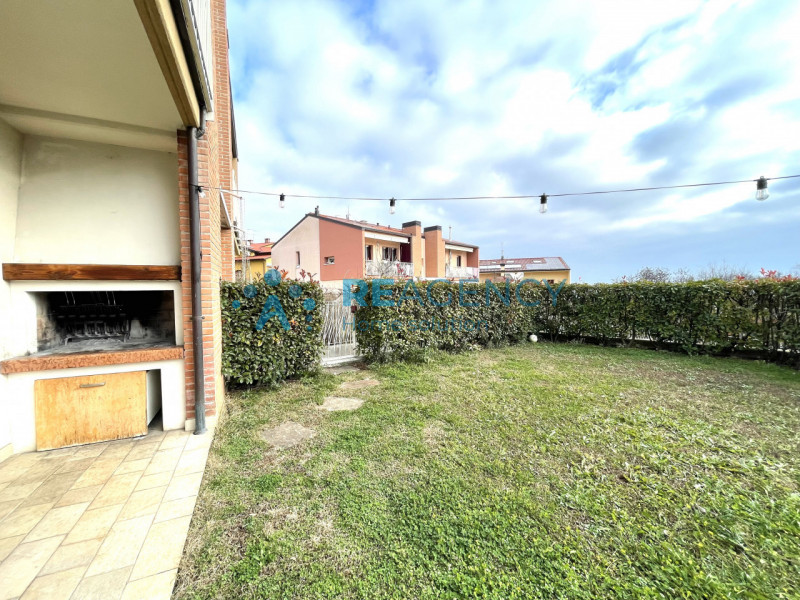 MONTEVIALE CENTRO

Stai cercando un APPARTAMENTO BICAMERE CON GIARDINO E GARAGE DOPPIO?
EURO 255....