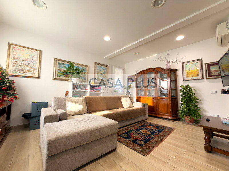 Jesolo, piazza Aurora, a 200 metri dal mare, in un contesto intimo e riservato composto da sole d...