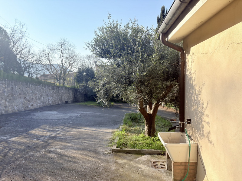 Se desideri vivere in un contesto affascinante e ricco di storia, questa abitazione accostata nel...