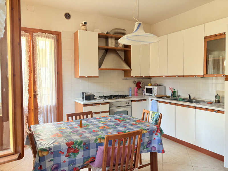 Se desideri vivere in un contesto affascinante e ricco di storia, questa abitazione accostata nel...