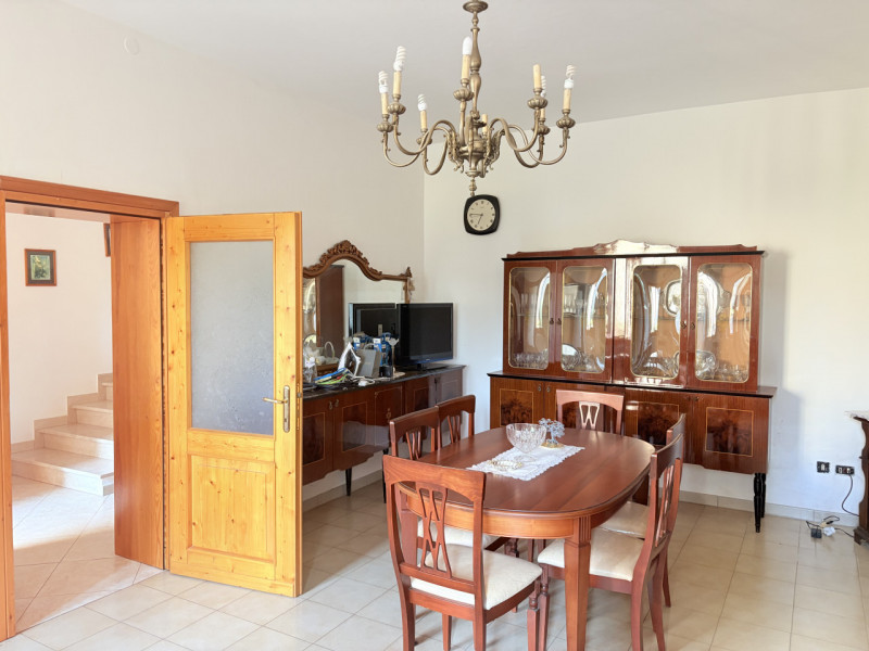 Se desideri vivere in un contesto affascinante e ricco di storia, questa abitazione accostata nel...