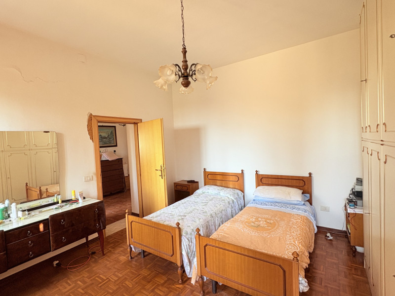 Se desideri vivere in un contesto affascinante e ricco di storia, questa abitazione accostata nel...