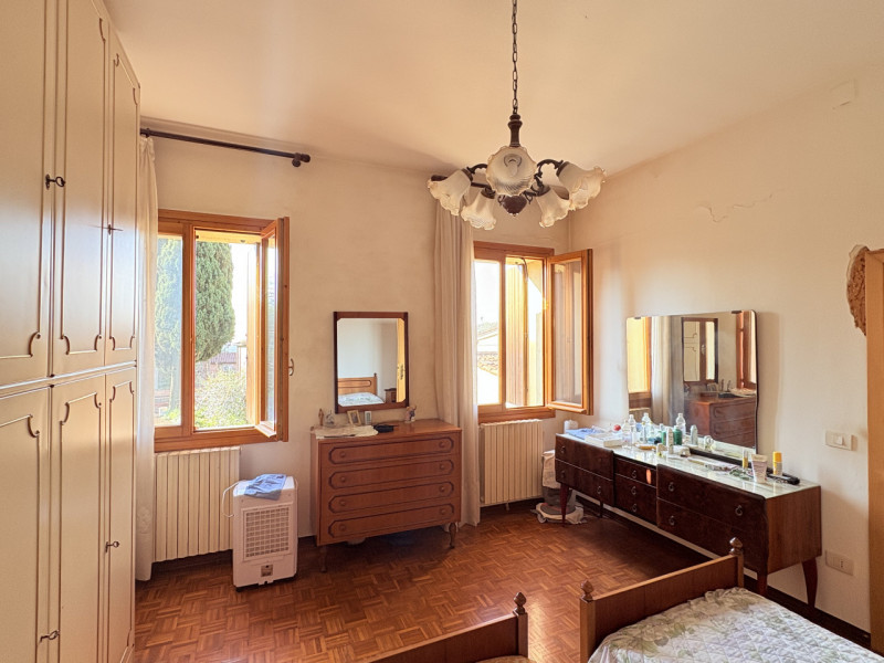 Se desideri vivere in un contesto affascinante e ricco di storia, questa abitazione accostata nel...