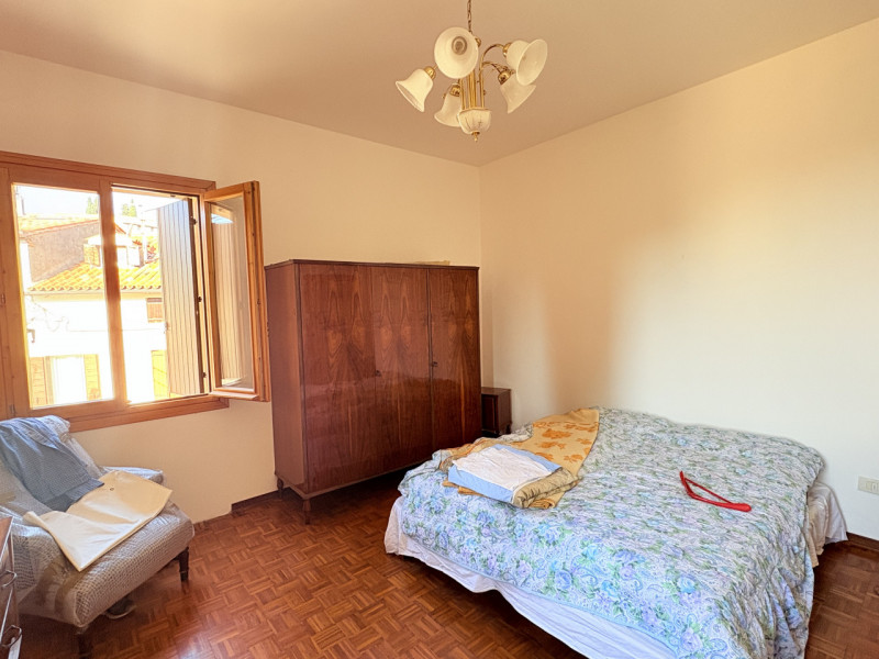 Se desideri vivere in un contesto affascinante e ricco di storia, questa abitazione accostata nel...