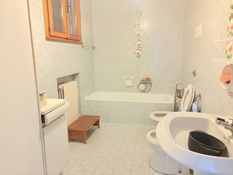 Se desideri vivere in un contesto affascinante e ricco di storia, questa abitazione accostata nel...