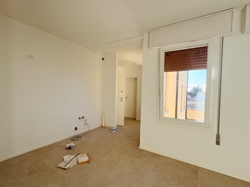 Al secondo e ultimo piano di una palazzina, proponiamo appartamento completamente ristrutturato, ...