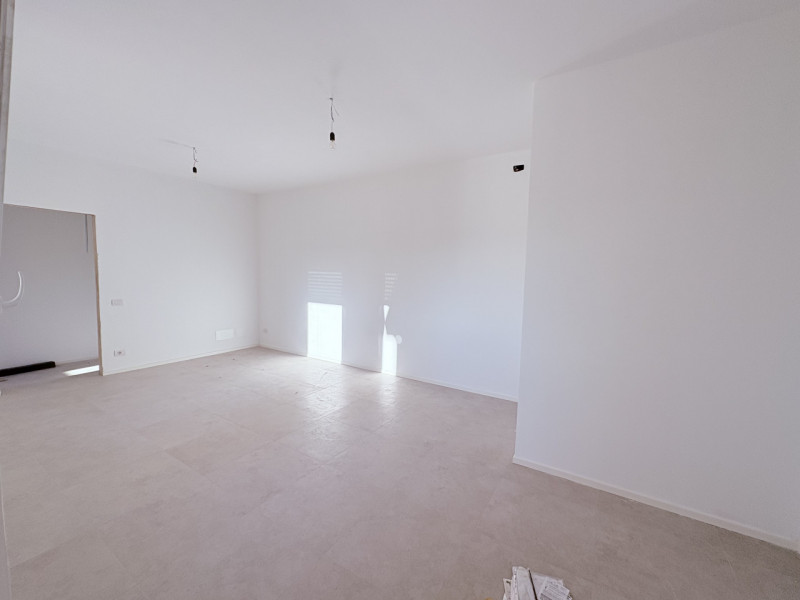 Al secondo e ultimo piano di una palazzina, proponiamo appartamento completamente ristrutturato, ...