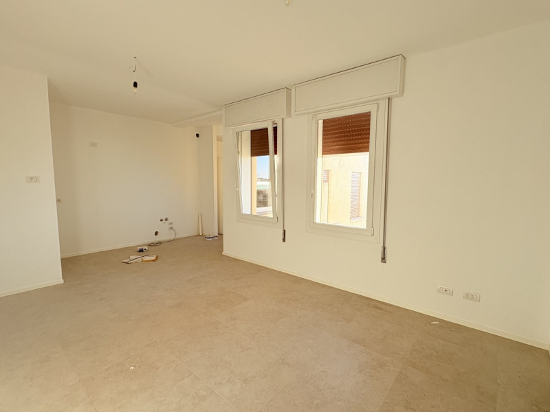 Al secondo e ultimo piano di una palazzina, proponiamo appartamento completamente ristrutturato, ...