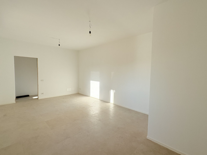 Al secondo e ultimo piano di una palazzina, proponiamo appartamento completamente ristrutturato, ...