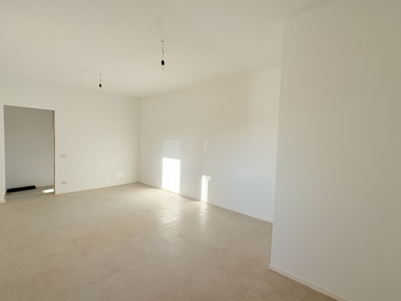 Al secondo e ultimo piano di una palazzina, proponiamo appartamento completamente ristrutturato, ...