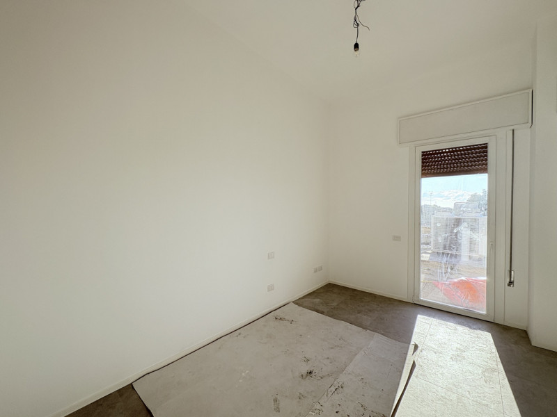 Al secondo e ultimo piano di una palazzina, proponiamo appartamento completamente ristrutturato, ...