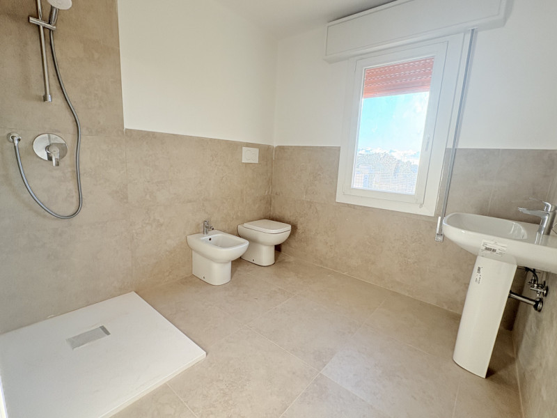 Al secondo e ultimo piano di una palazzina, proponiamo appartamento completamente ristrutturato, ...