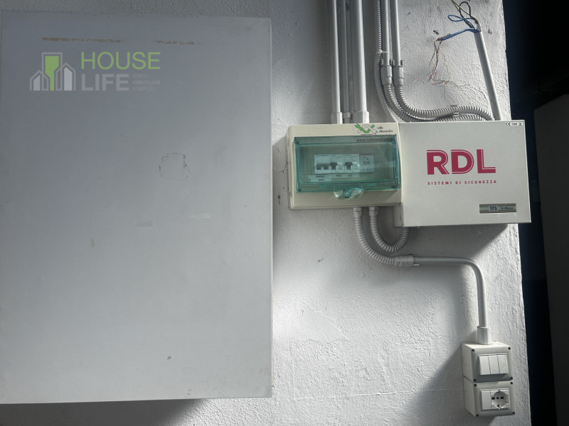 LUGO DI VICENZA: VENDIAMO CAPANNONE ARTIGIANALE / INDUSTRIALE AFFIANCATO da un lato di mq 650 cir...