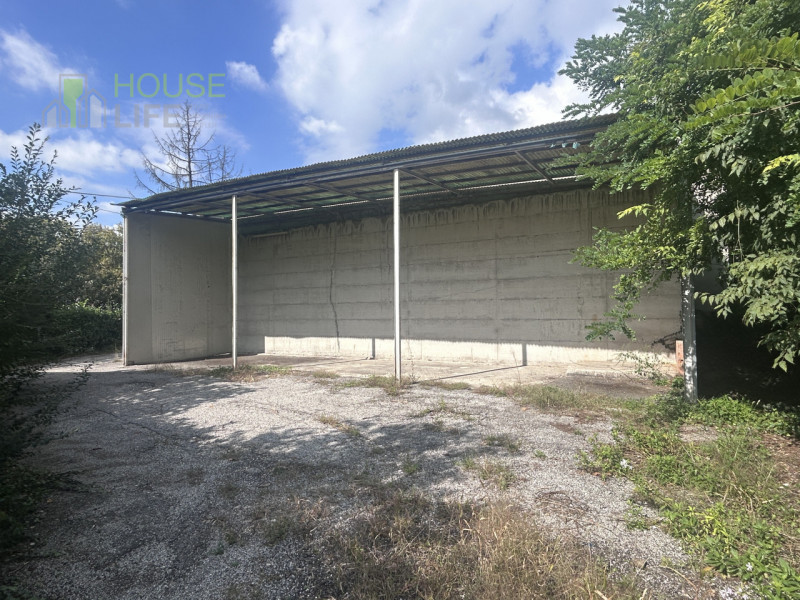 LUGO DI VICENZA: VENDIAMO CAPANNONE ARTIGIANALE / INDUSTRIALE AFFIANCATO da un lato di mq 650 cir...