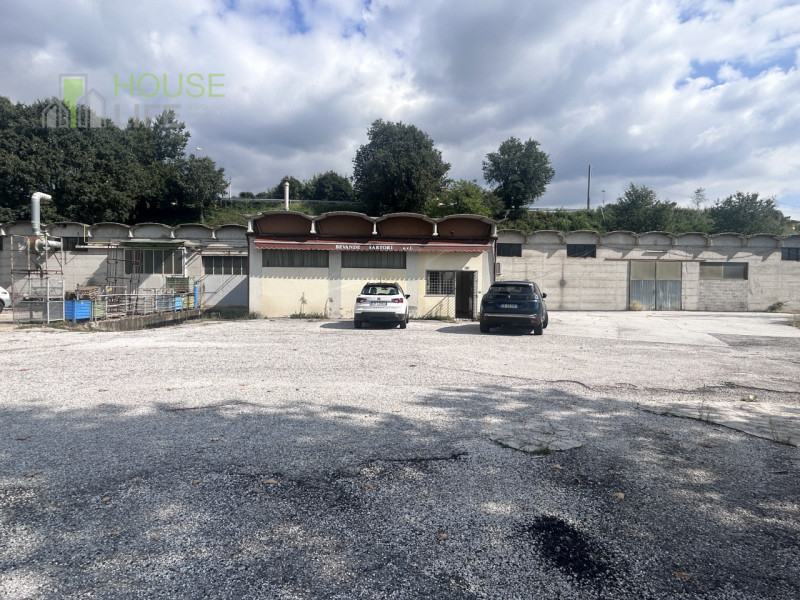 LUGO DI VICENZA: VENDIAMO CAPANNONE ARTIGIANALE / INDUSTRIALE AFFIANCATO da un lato di mq 650 cir...