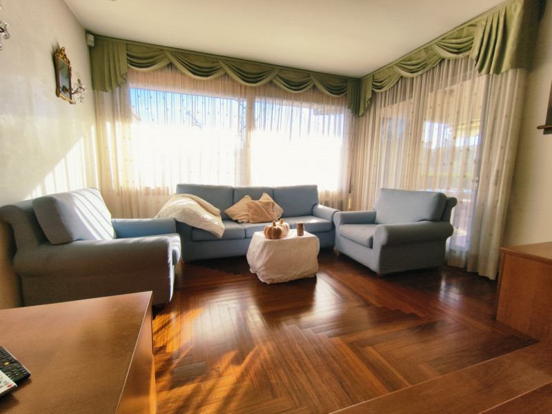 Ubicata in quartiere di prestigio a Montegrotto Terme, proponiamo in esclusiva questa porzione di...