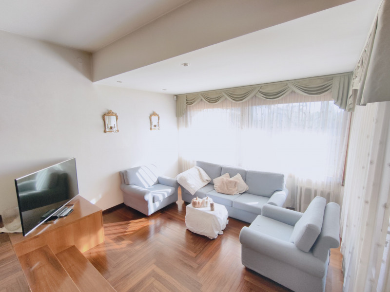 Ubicata in quartiere di prestigio a Montegrotto Terme, proponiamo in esclusiva questa porzione di...