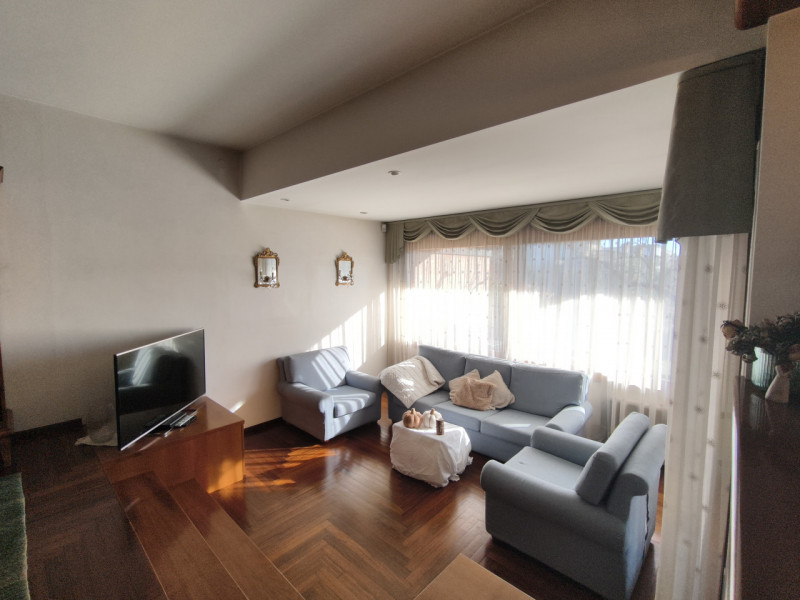 Ubicata in quartiere di prestigio a Montegrotto Terme, proponiamo in esclusiva questa porzione di...