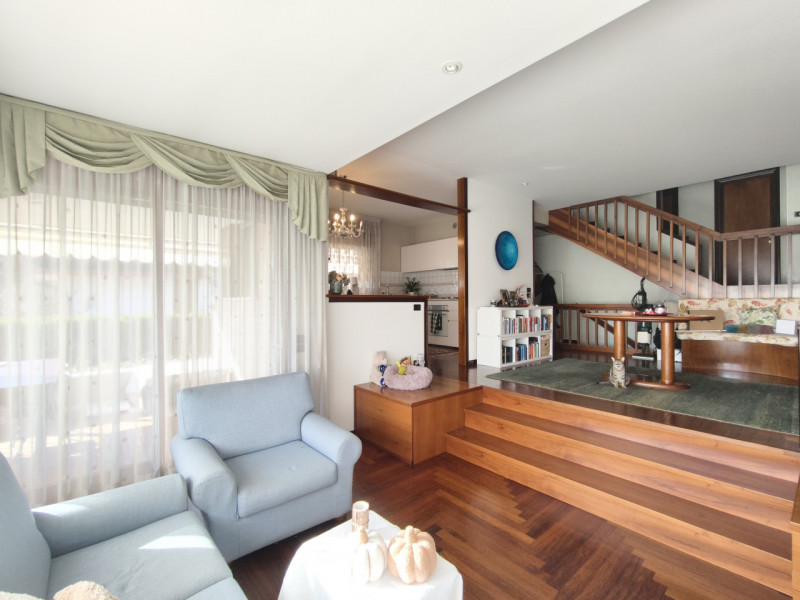 Ubicata in quartiere di prestigio a Montegrotto Terme, proponiamo in esclusiva questa porzione di...