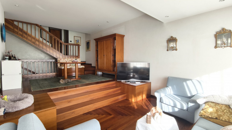 Ubicata in quartiere di prestigio a Montegrotto Terme, proponiamo in esclusiva questa porzione di...