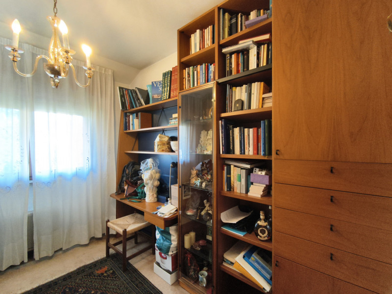 Ubicata in quartiere di prestigio a Montegrotto Terme, proponiamo in esclusiva questa porzione di...