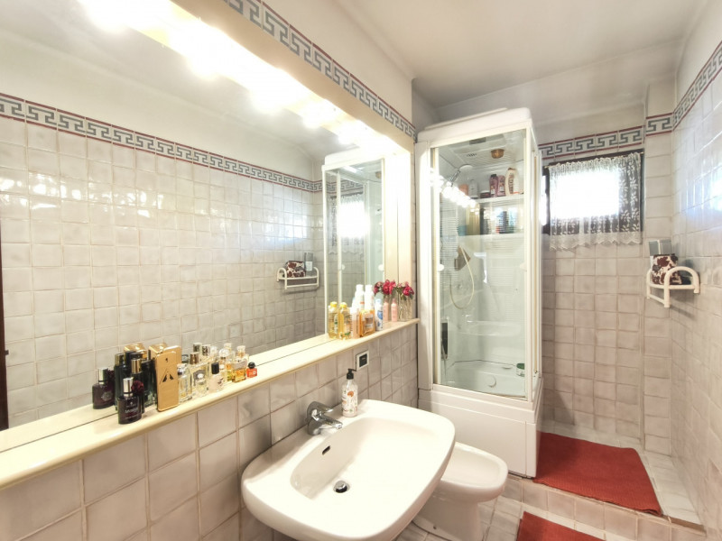 Ubicata in quartiere di prestigio a Montegrotto Terme, proponiamo in esclusiva questa porzione di...